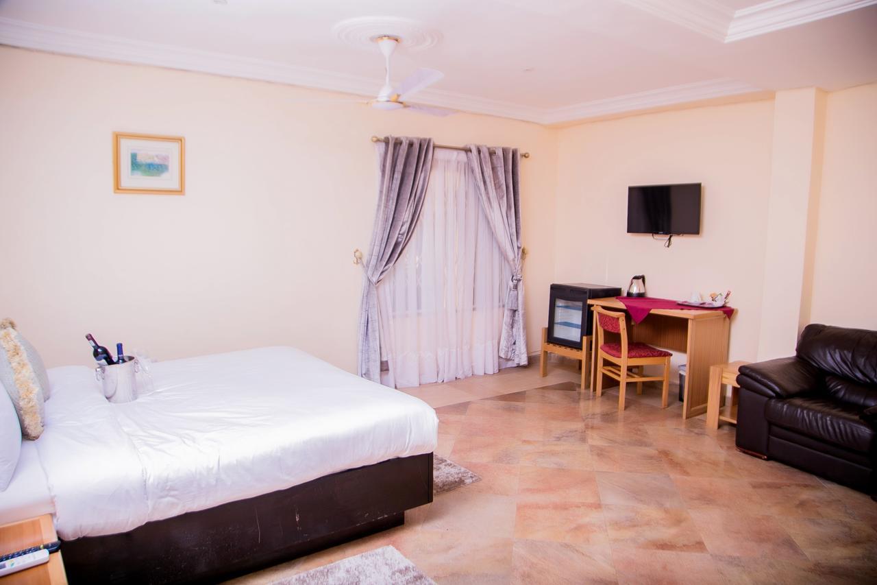 Eden Vale Hotel Ajiringano Kültér fotó